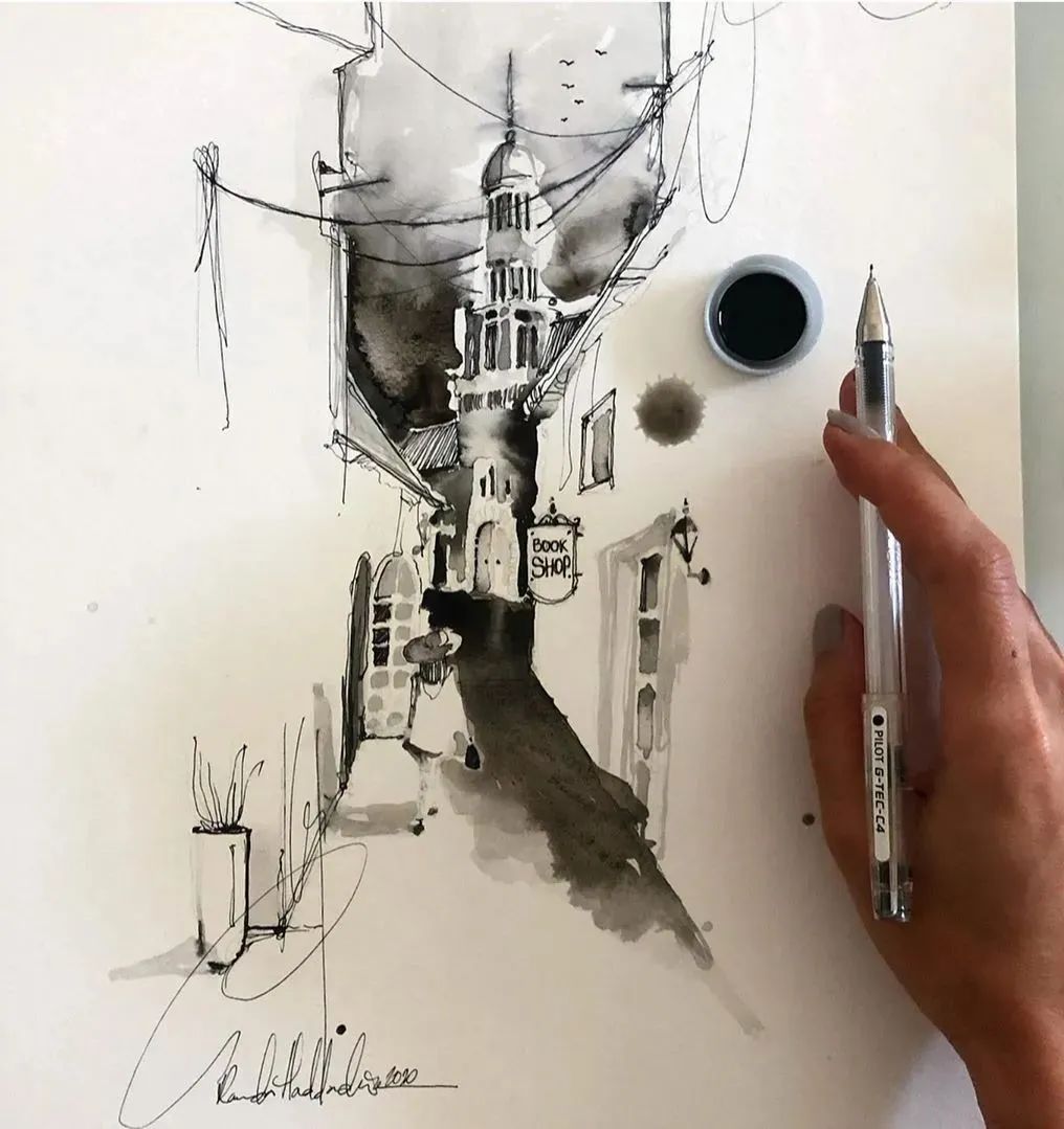 女大学生不好好上课在美腿上画画引教授围观看完惊艳了