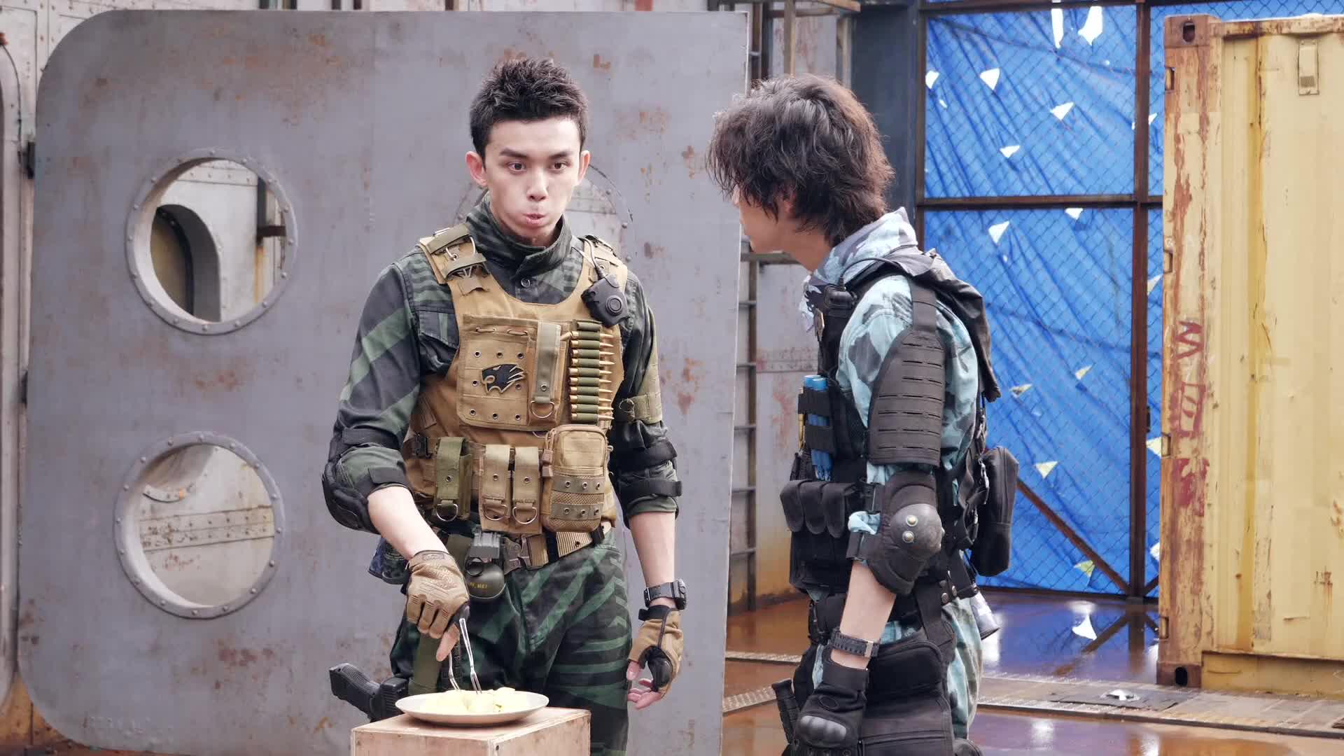 《穿越火线》幕后花絮:鹿晗吴磊爆笑吃苹果