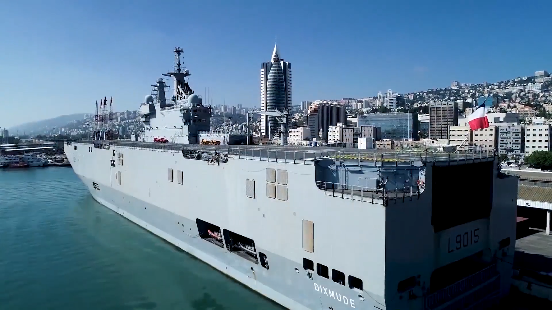 法国西北风级两栖攻击舰,"迪克斯梅德"号航拍镜头!