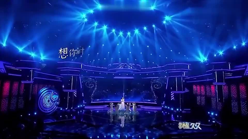 王菲和杨钰莹唱功对比,一首《传奇》就知道了,二人差距太明显了