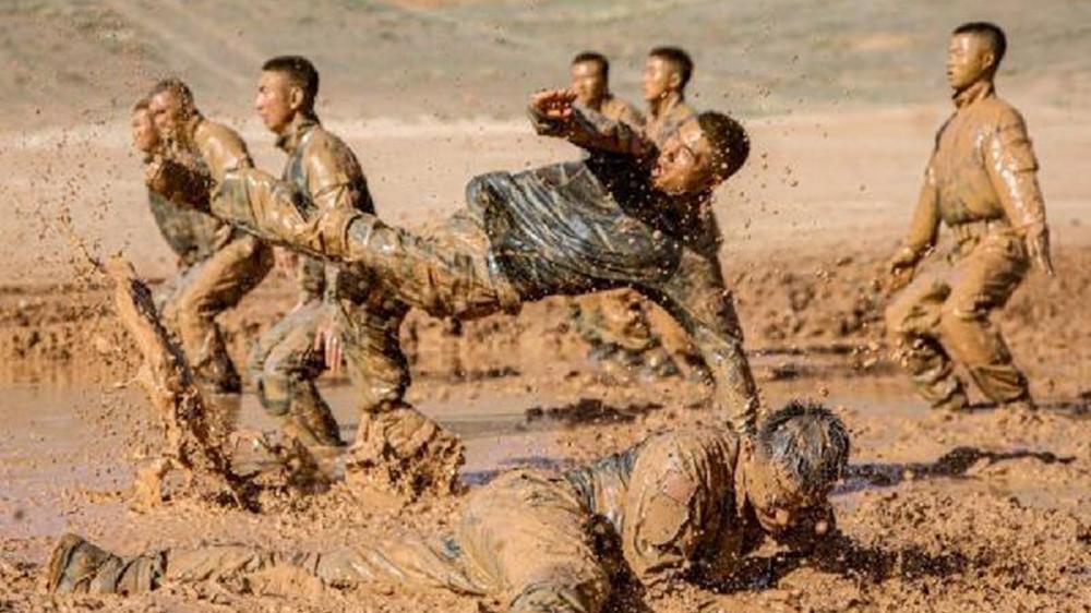 训练场就是战场,解放军时刻准备打仗!