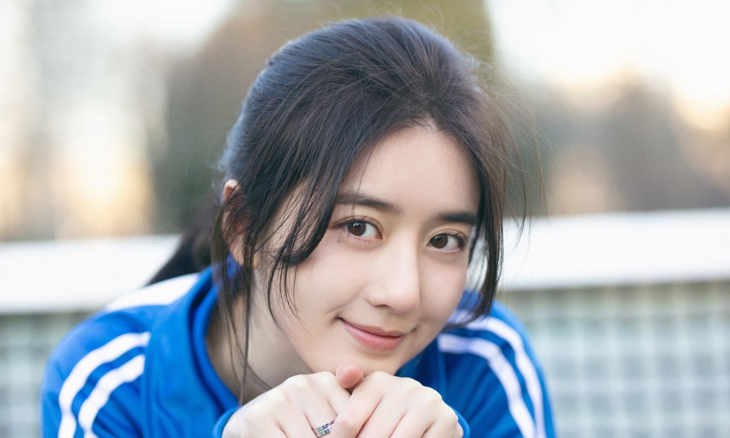 演员李凯馨元气校服写真曝光 清纯可爱演绎少女活力