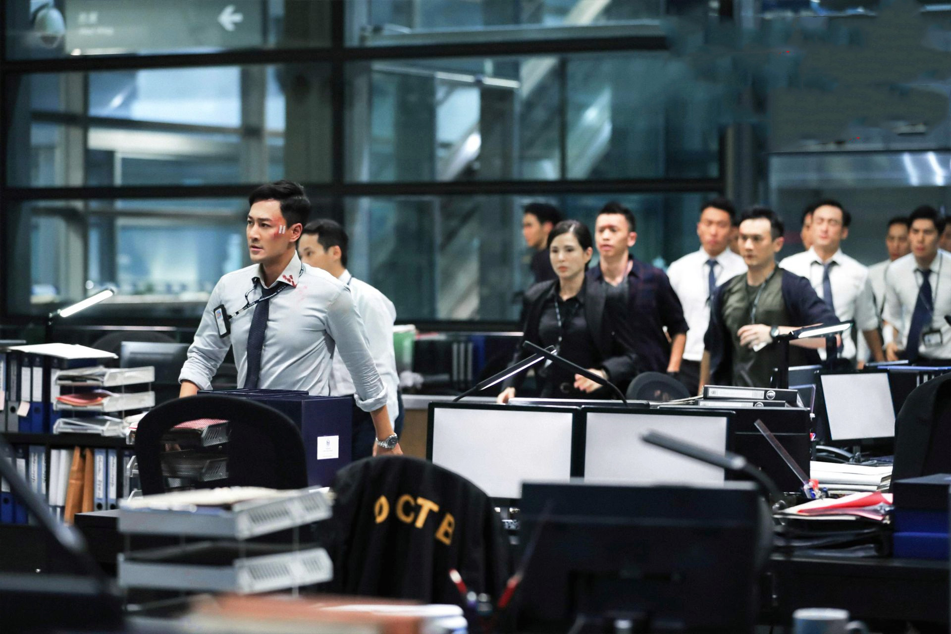 《神探大战》:氛围感十足的悬疑片,刘青云宝刀未老演技封神休闲区蓝鸢梦想 - Www.slyday.coM 《神探大战》:氛围感十足的悬疑片,刘青云宝刀未老演技封神休闲区蓝鸢梦想 - Www.slyday.coM