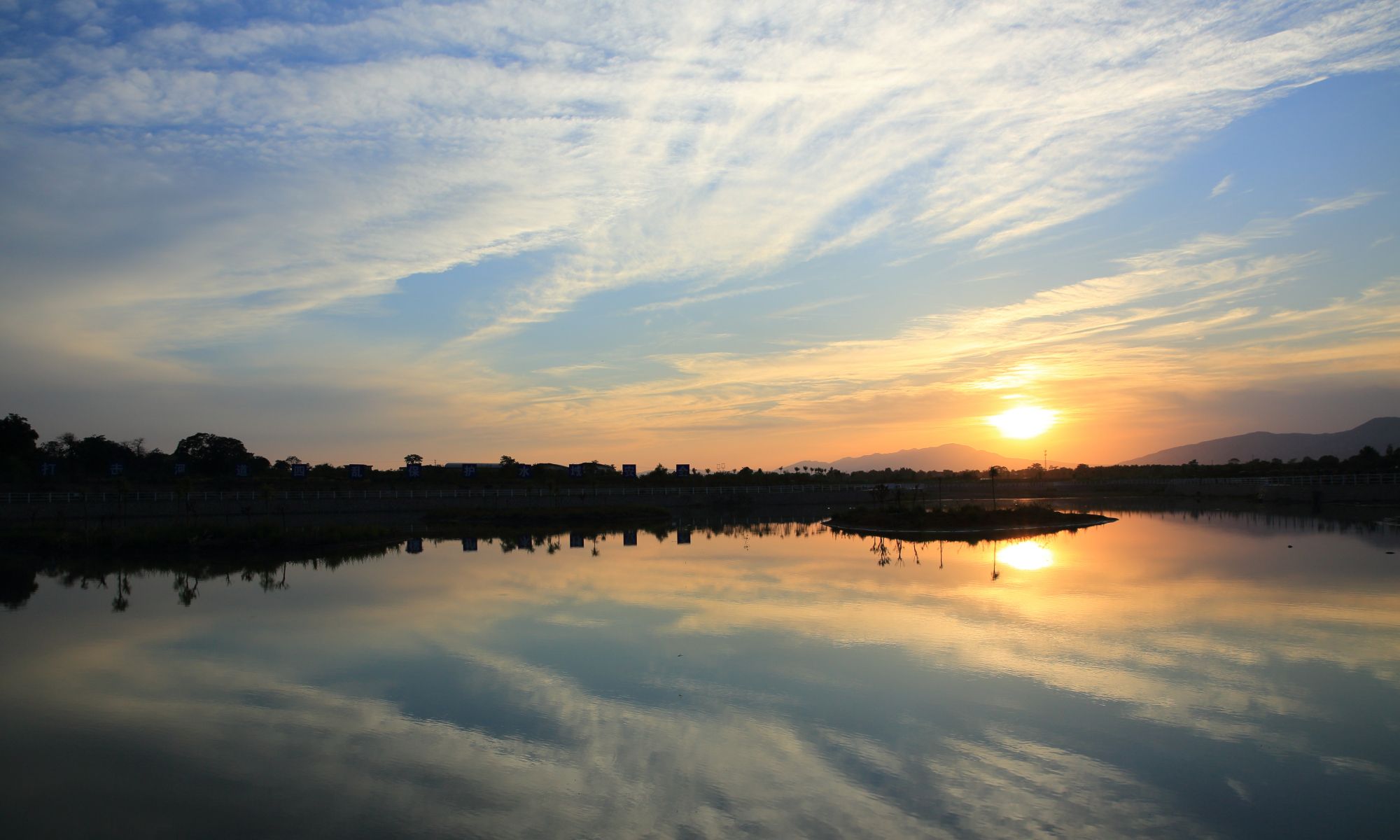 风光摄影:日落冶峪河,余晖醉泾阳