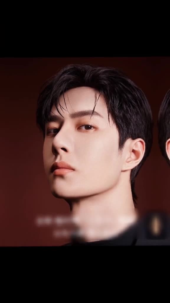 王一博这怼脸拍看得我心脏砰砰跳呀五官也太精致啦