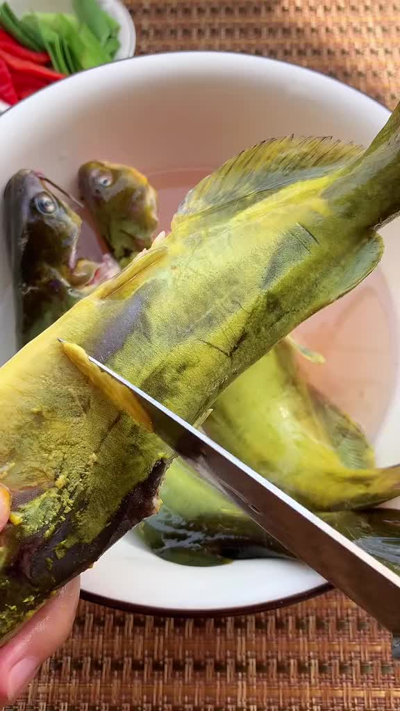 裙带菜黄骨鱼汤这样做大人小孩都爱喝简单又美味