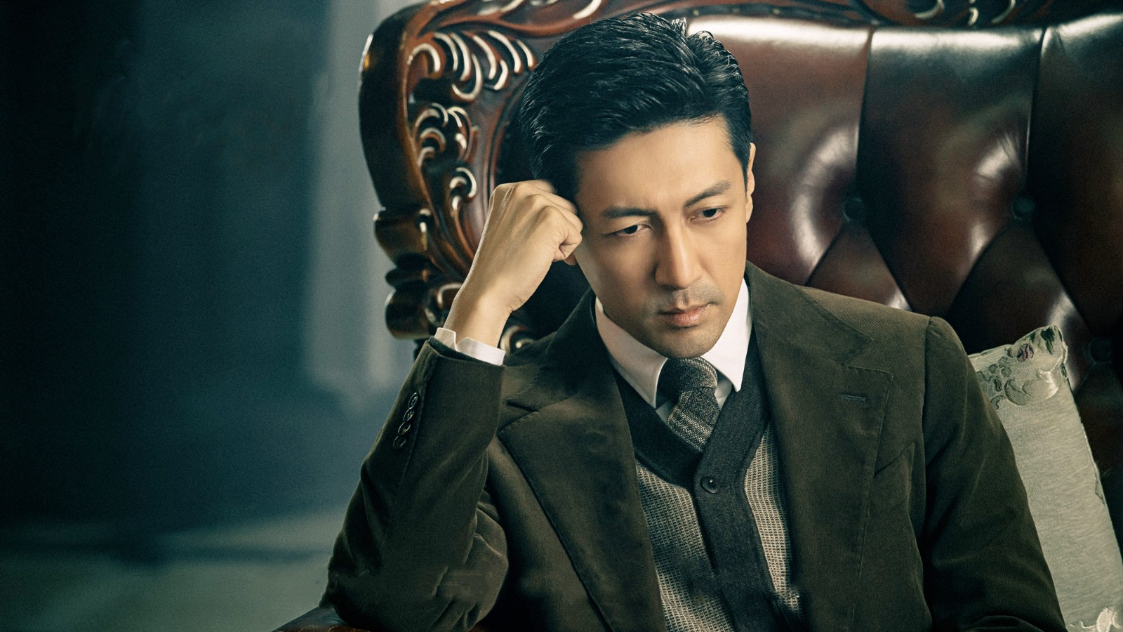 前行者聂远张鲁一联袂打造的谍战剧张鲁一挑战双重身份