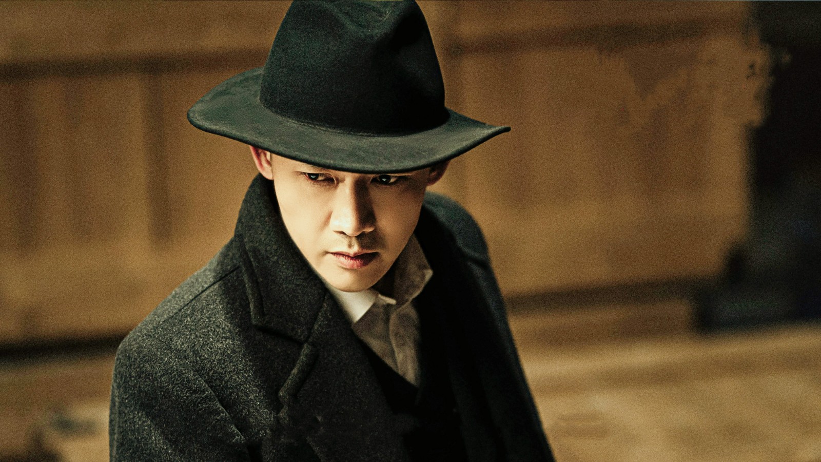 前行者聂远张鲁一联袂打造的谍战剧张鲁一挑战双重身份