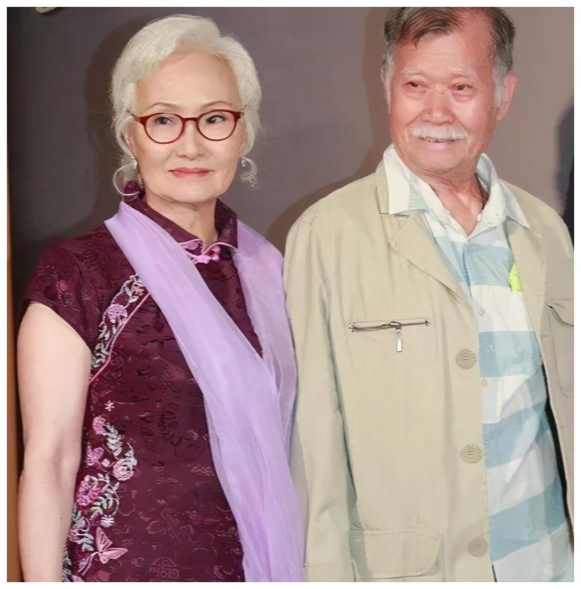 也许这就是简简单单的幸福,看着雪妮和唐佳的爱情真的让人羡慕.