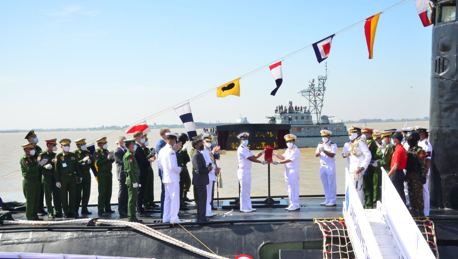 高清图组|正式服役的缅甸海军敏耶登卡杜号基洛级潜艇