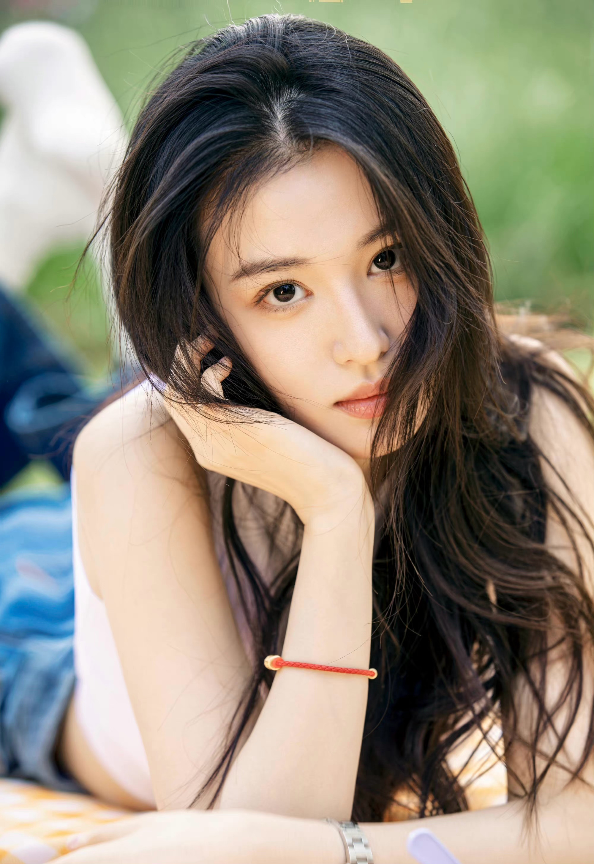 小背心配牛仔裤,清爽舒适的穿搭