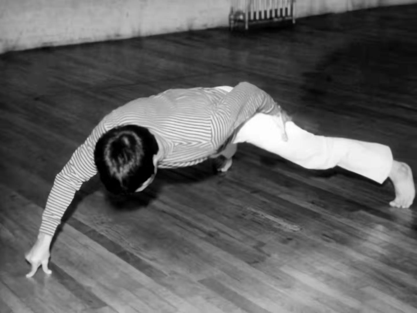 李小龙魔鬼训练老照片背部练出圣诞树图九是他猝死原因之一