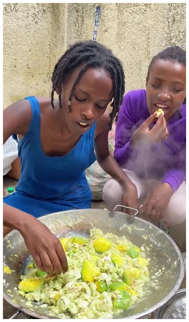 非洲人吃土照片图片
