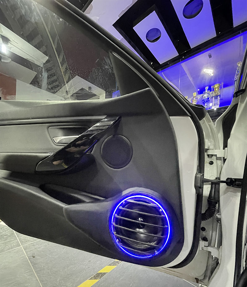 音乐驾驭那颗澎湃的心!宝马3系改装音响层次感细腻—佛山全音域