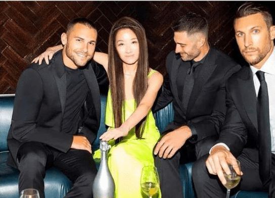 72岁王薇薇不服老?首次挑战米老鼠造型,十级美颜盖不住老态休闲区蓝鸢梦想 - Www.slyday.coM 72岁王薇薇不服老?首次挑战米老鼠造型,十级美颜盖不住老态休闲区蓝鸢梦想 - Www.slyday.coM