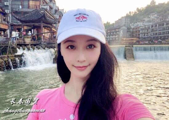 马景涛37岁前妻近照曝光,长发飘飘身材苗条,为了生活复出拍戏|吴佳尼