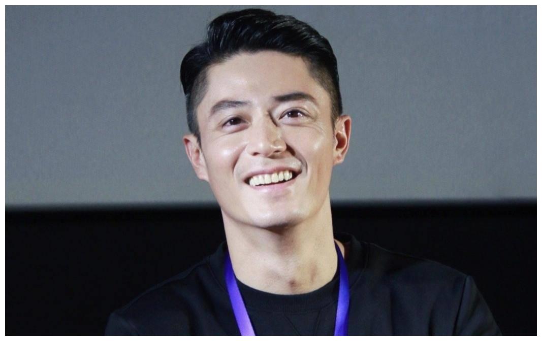 霍建华久违公开曝光,端午节与欧弟彻夜长谈,晒自拍眼角皱纹明显