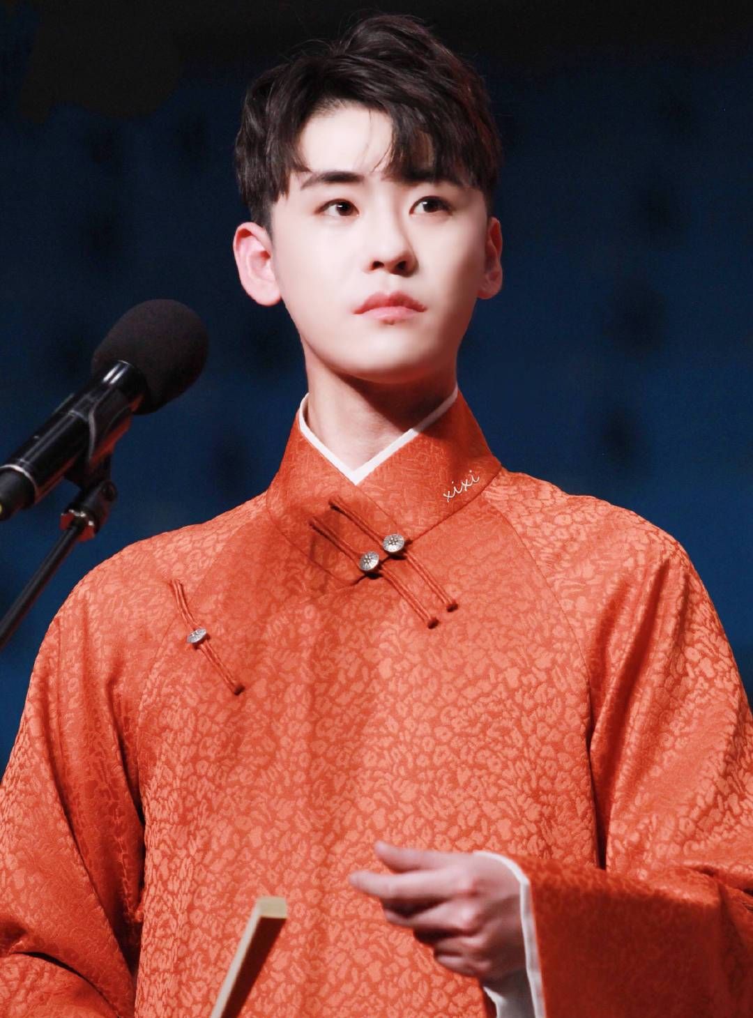 张云雷,长衫拂扇公子儒_高清图集_新浪网