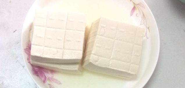 水豆腐,第一次看到这样的吃法,外酥里嫩,好吃停不下来休闲区蓝鸢梦想 - Www.slyday.coM 水豆腐,第一次看到这样的吃法,外酥里嫩,好吃停不下来休闲区蓝鸢梦想 - Www.slyday.coM