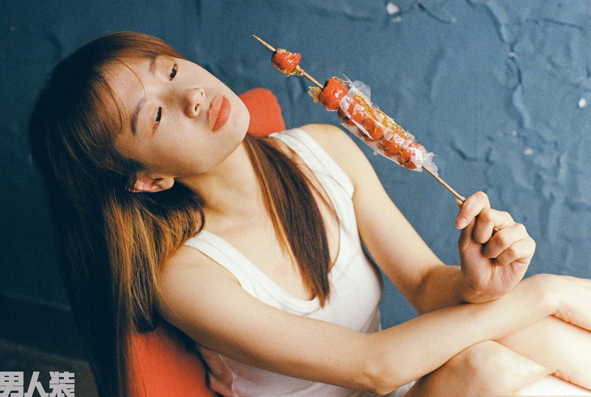 李梦登上《男人装》封面,神态中充满故事,慵懒,性感,优雅