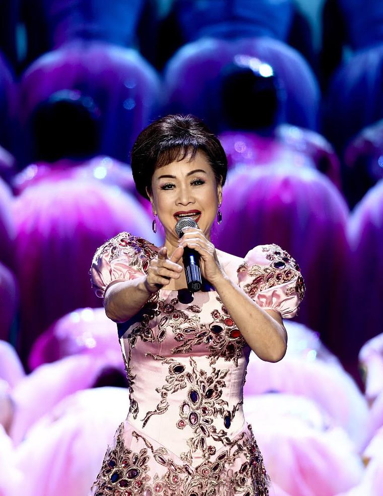 李谷一真是美在骨子里穿礼服裙美得优雅又高级魅力很不一般