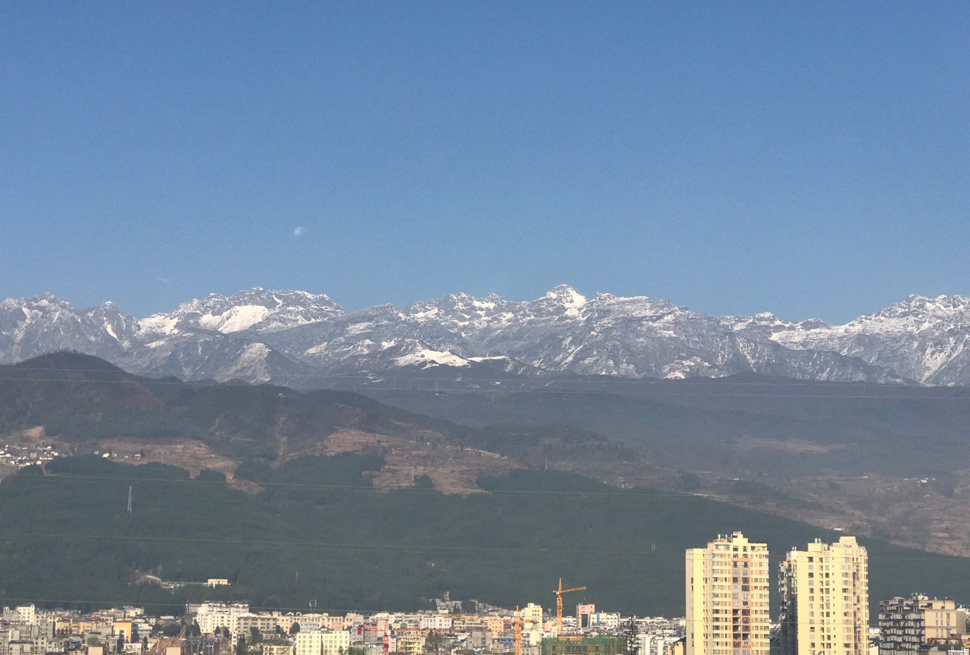 凉山越西一一壮美阳糯雪山