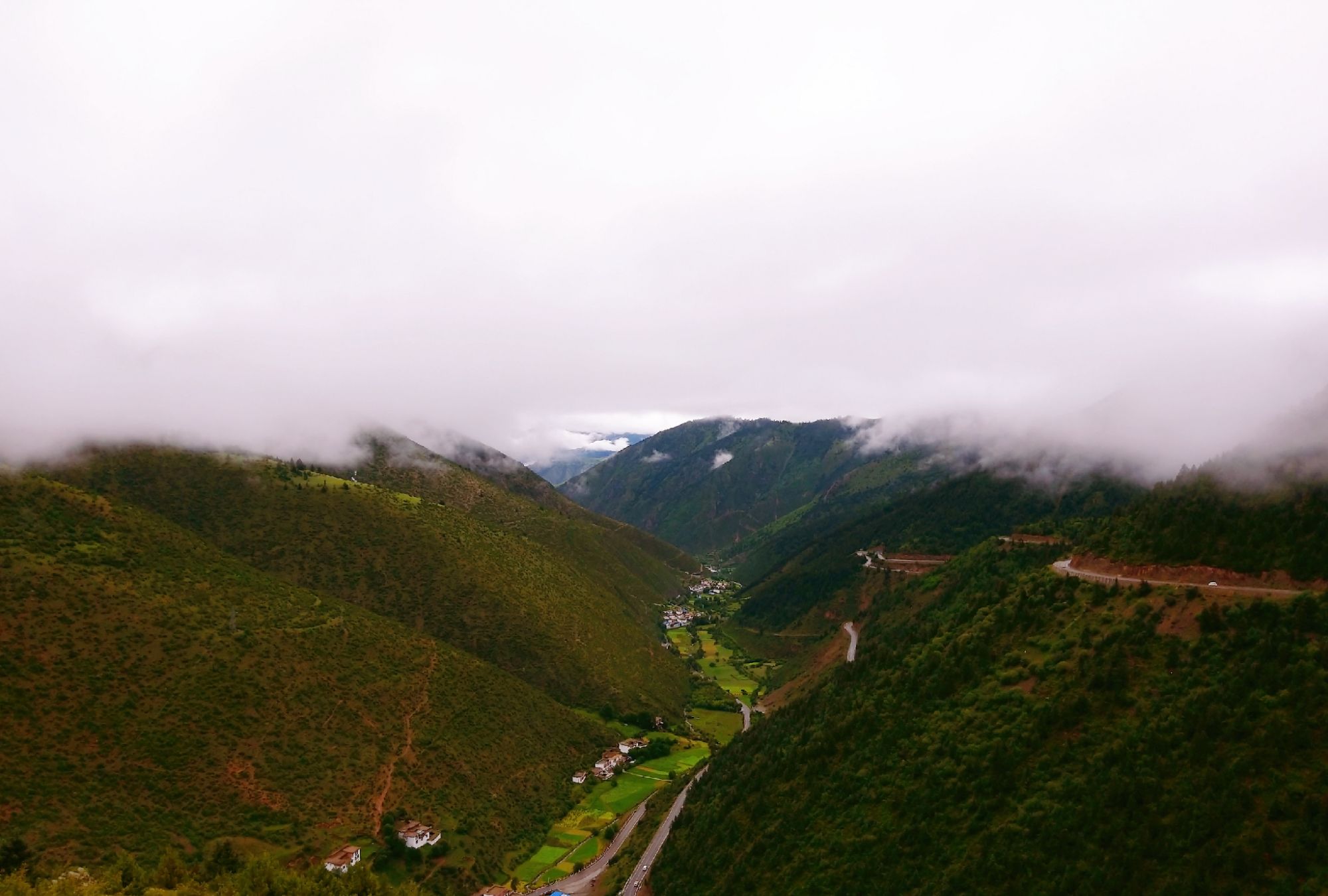 西藏察雅县山景图