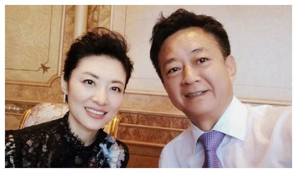 央视名嘴朱军又摊上事了妻子被曝拖欠工资回应让人愤怒不已