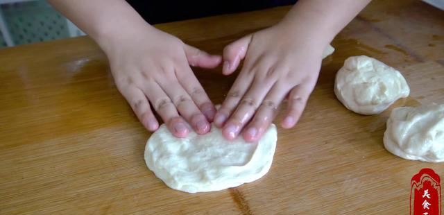 爱吃土家风味烙饼,千万不要错过这公婆饼,皮软馅香越吃越过瘾休闲区蓝鸢梦想 - Www.slyday.coM 爱吃土家风味烙饼,千万不要错过这公婆饼,皮软馅香越吃越过瘾休闲区蓝鸢梦想 - Www.slyday.coM