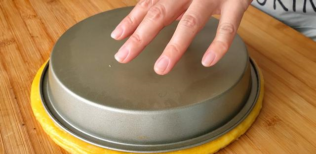 筋饼这样做还是第一次，和面不用水，一锅能出10张饼，简单又好吃休闲区蓝鸢梦想 - Www.slyday.coM