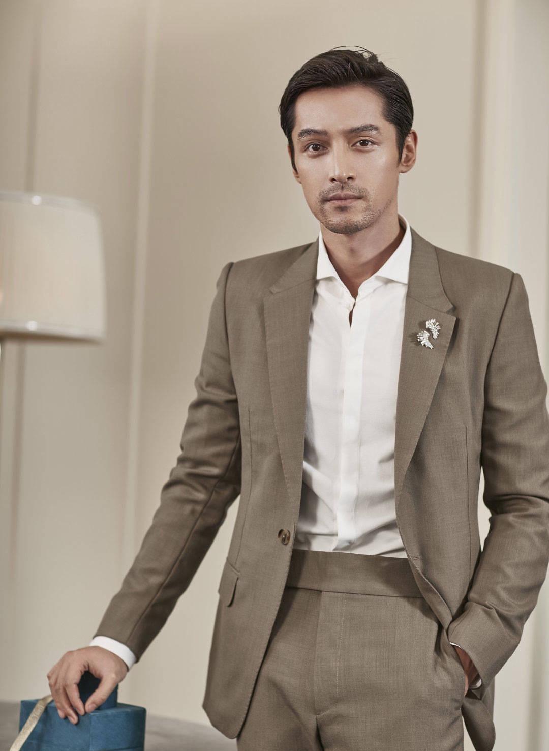 胡歌西装造型值得学习!绅士文雅却不阴柔,比大块头更具男人味