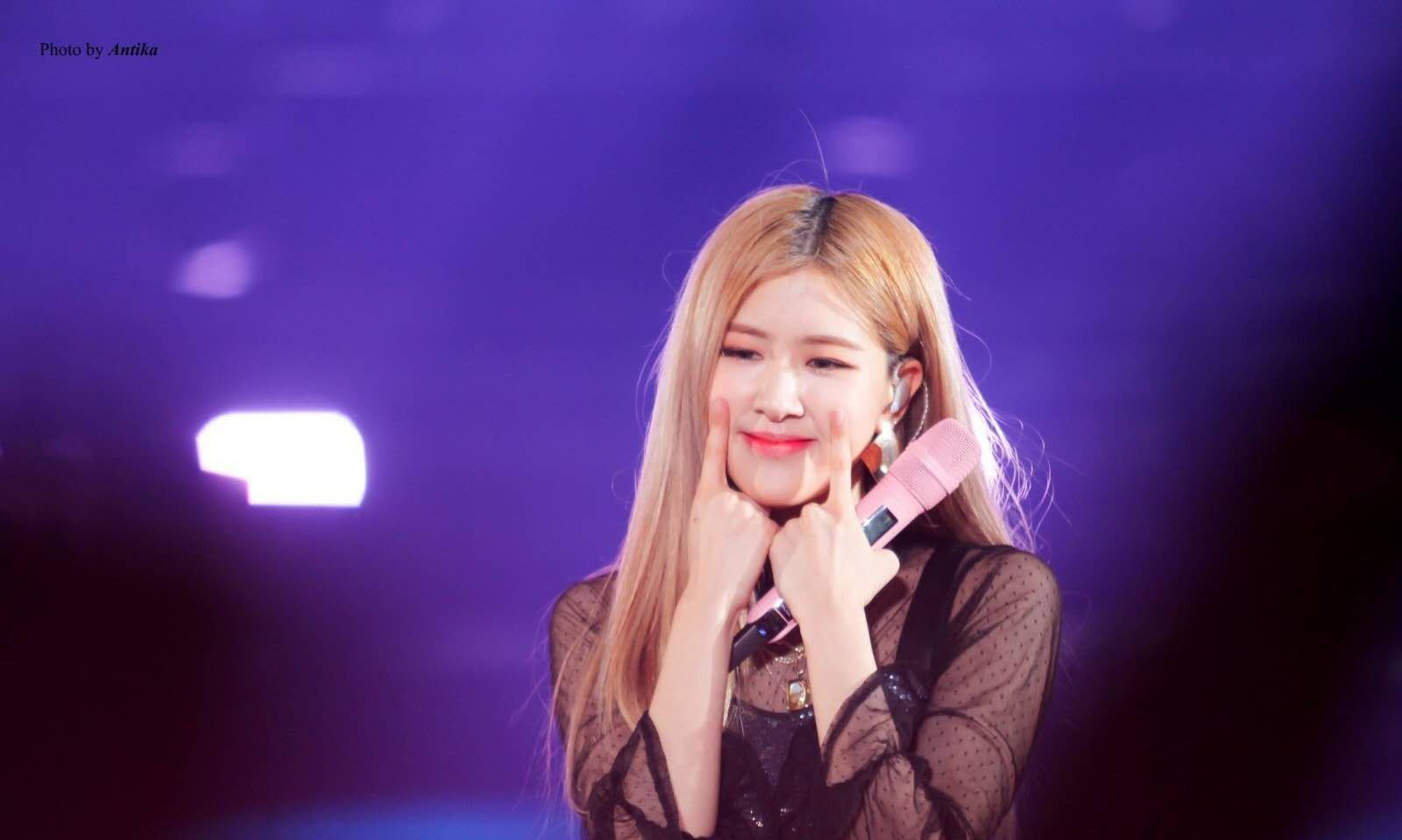 rosé朴彩英就是仙女吧,站上舞台的她宛如女王般魅力四射!