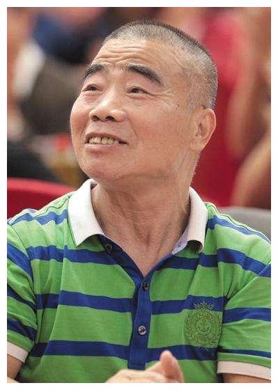 武大郎扮演者宋文华,身高不到1米4,娶了个老婆1米7