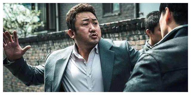 他被称为韩国最后一个男人,体格堪比巨石,实力撩走小19岁女友__财经