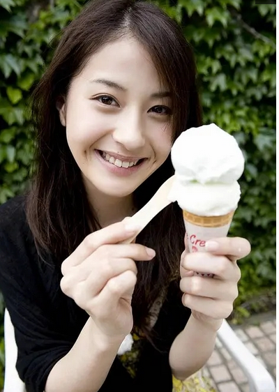 日本女星松本若菜笑容太治愈