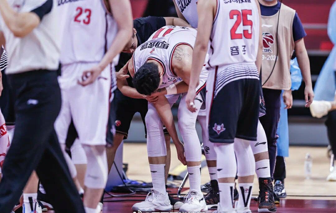 成玻璃人沈梓捷胳膊受伤赛季报销请大鸟离开深圳追随杜锋