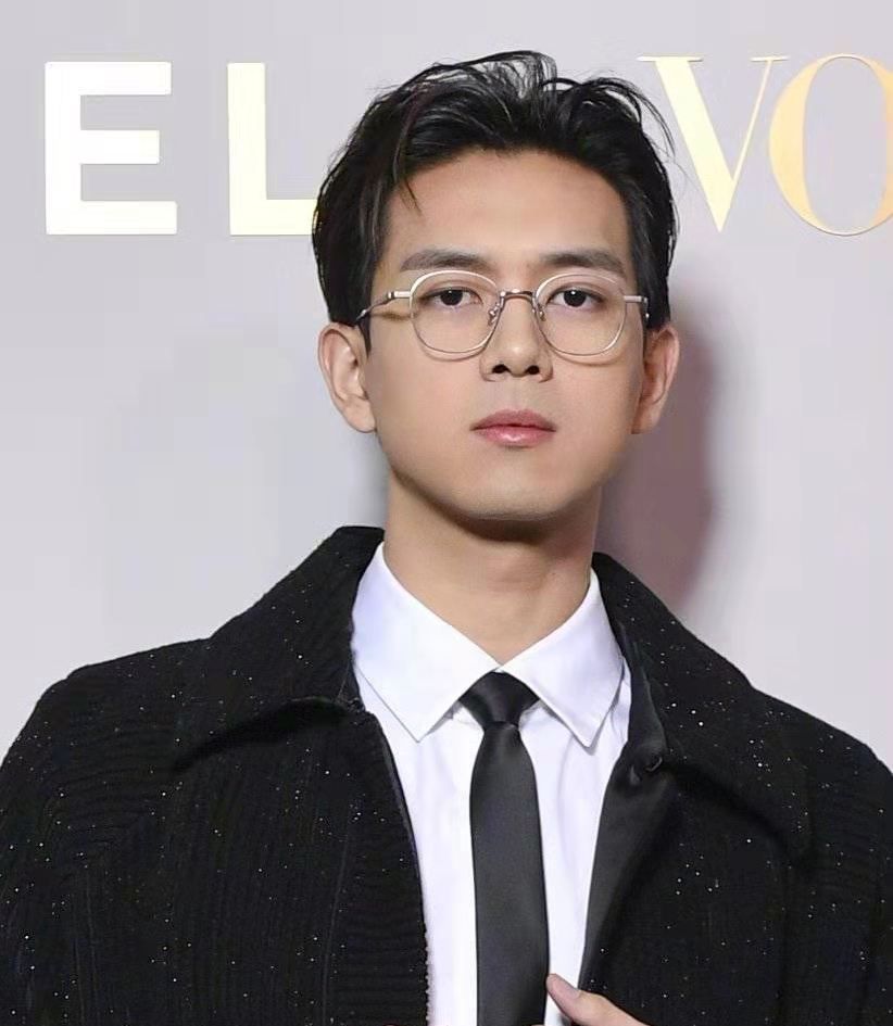 当红男星同戴金丝眼镜,ggdd谁更胜一筹?_高清图集_新浪网