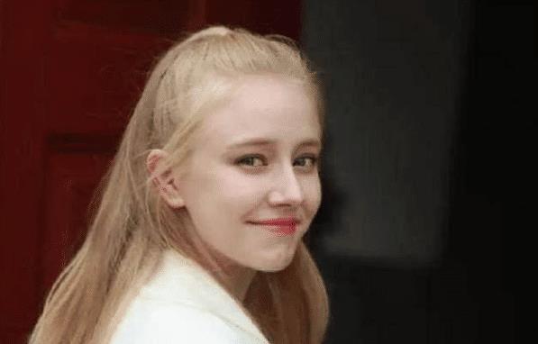 还记得"丹麦天使"西塞尔吗?曾经追成狗,如今看到扭头就想走!