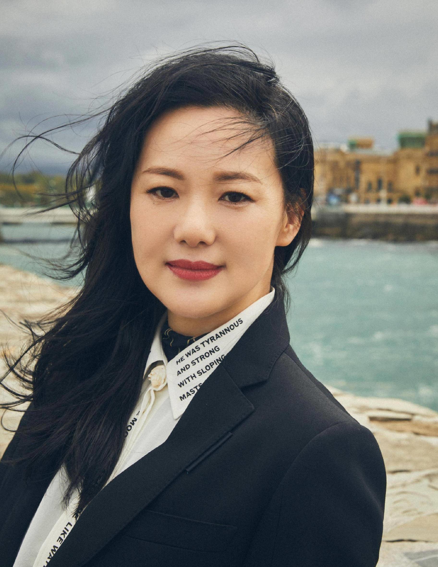 1 / 6 咏梅是国内著名女演员,为我们诠释了很多优秀的角色,近日,咏梅