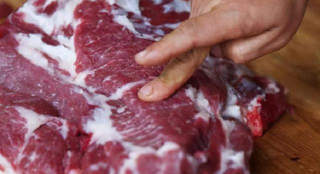 买猪肉聪明人只会挑这4个部位的肉老板一看便知这是个行家