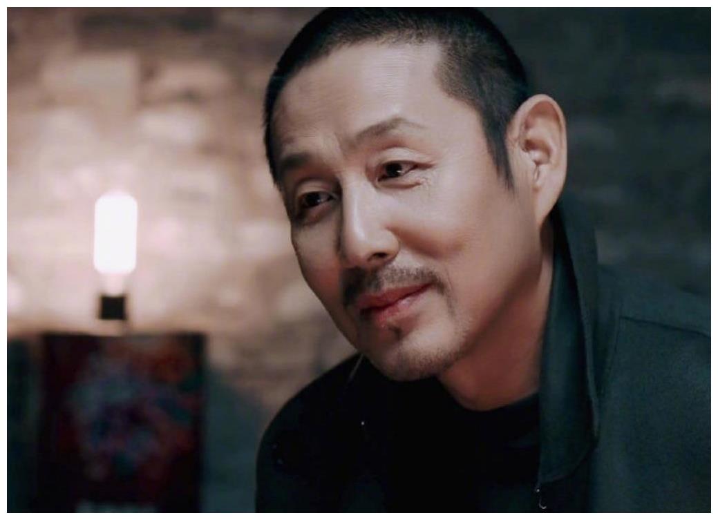 65岁陈道明近照曝光满头白发皮肤黝黑和32岁倪妮演情侣遭群嘲