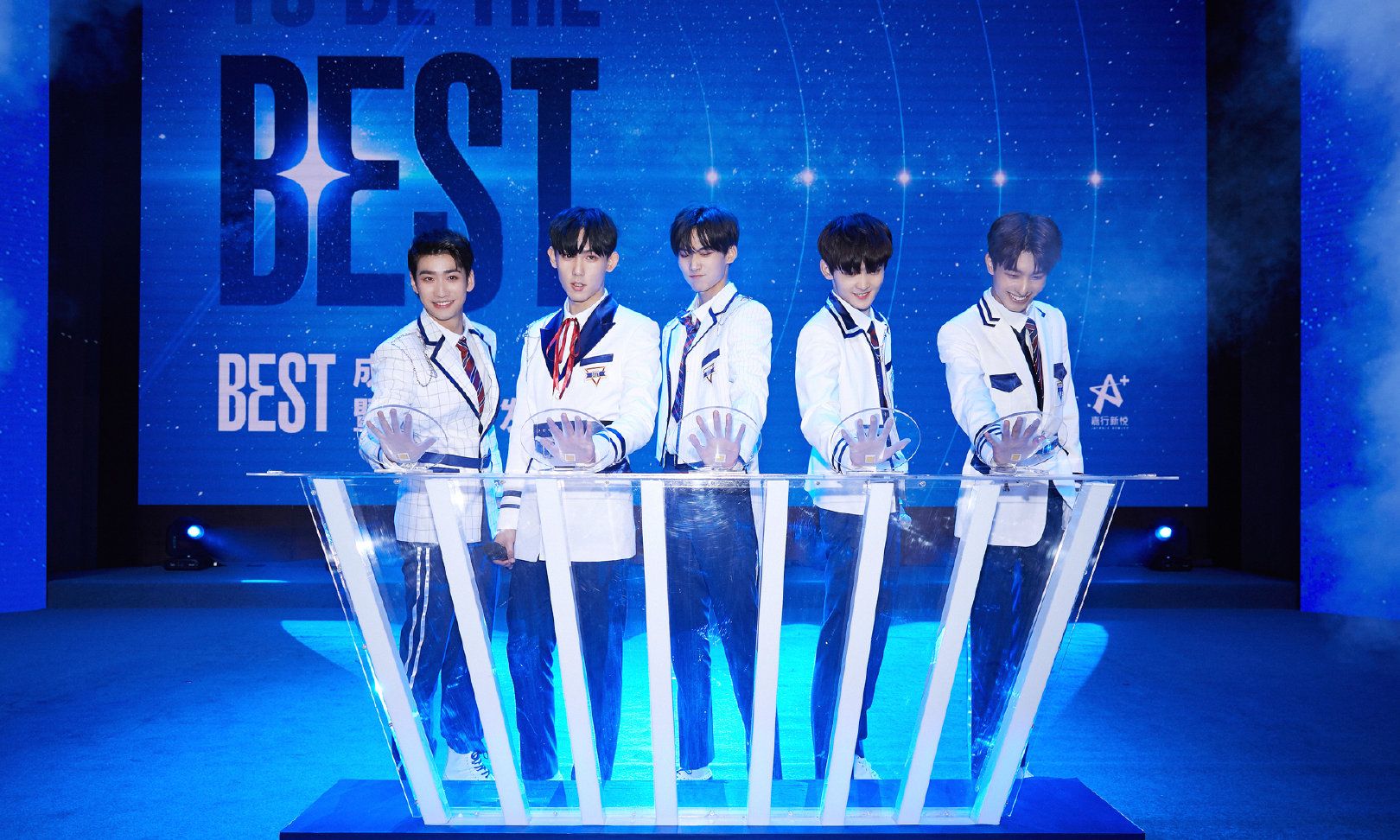 嘉行男团best正式出道,高冷阳光软萌五花美男_高清图集_新浪网