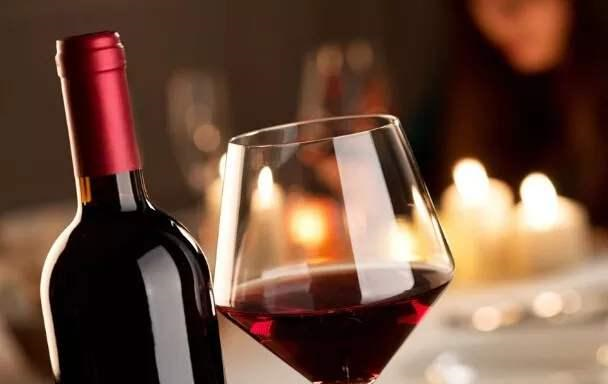 喝红酒前为什么要先醒酒,原来还有这种说法,以前的红酒都白喝了休闲区蓝鸢梦想 - Www.slyday.coM 喝红酒前为什么要先醒酒,原来还有这种说法,以前的红酒都白喝了休闲区蓝鸢梦想 - Www.slyday.coM