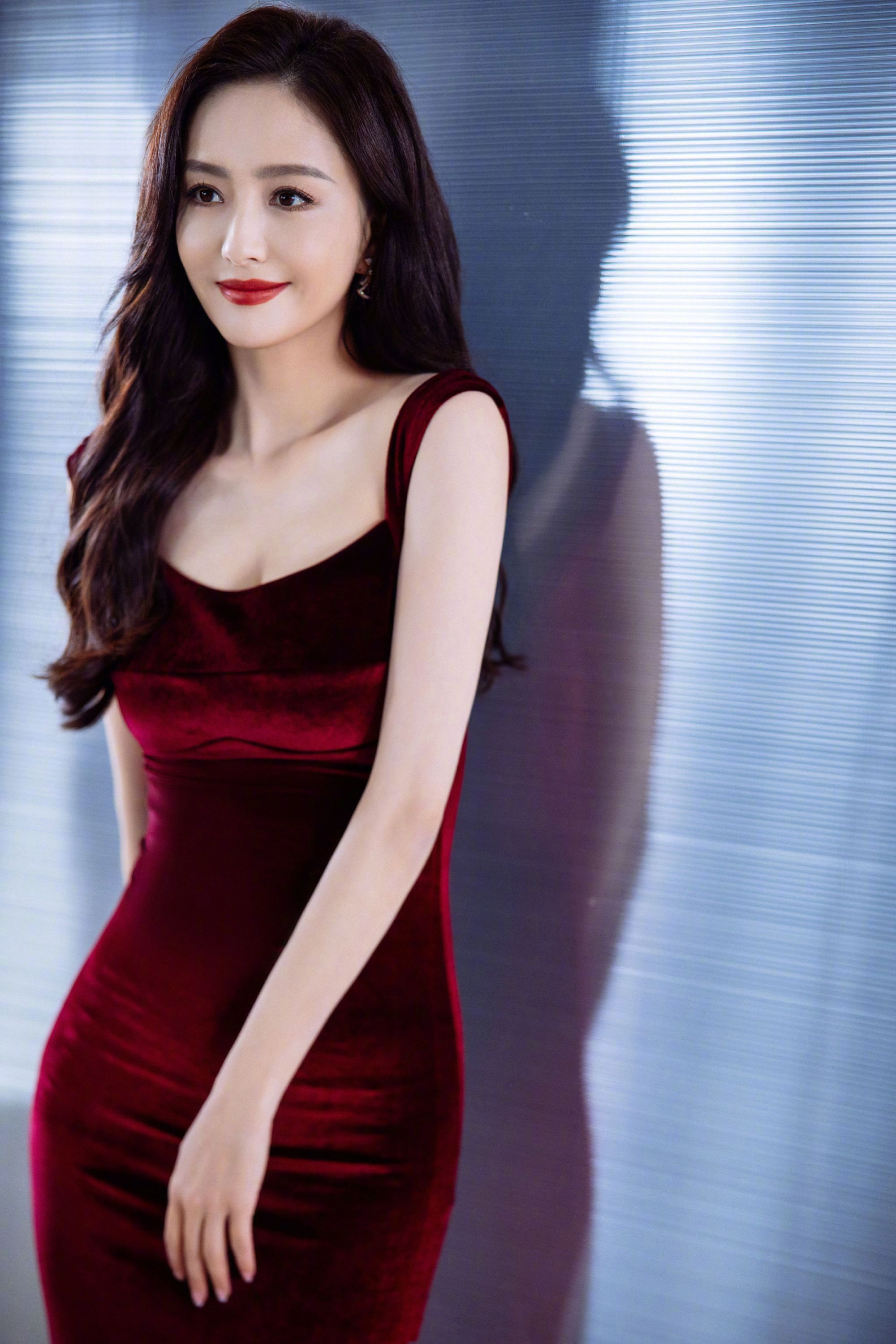 佟丽娅参加glass晚宴的造型好复古好高级