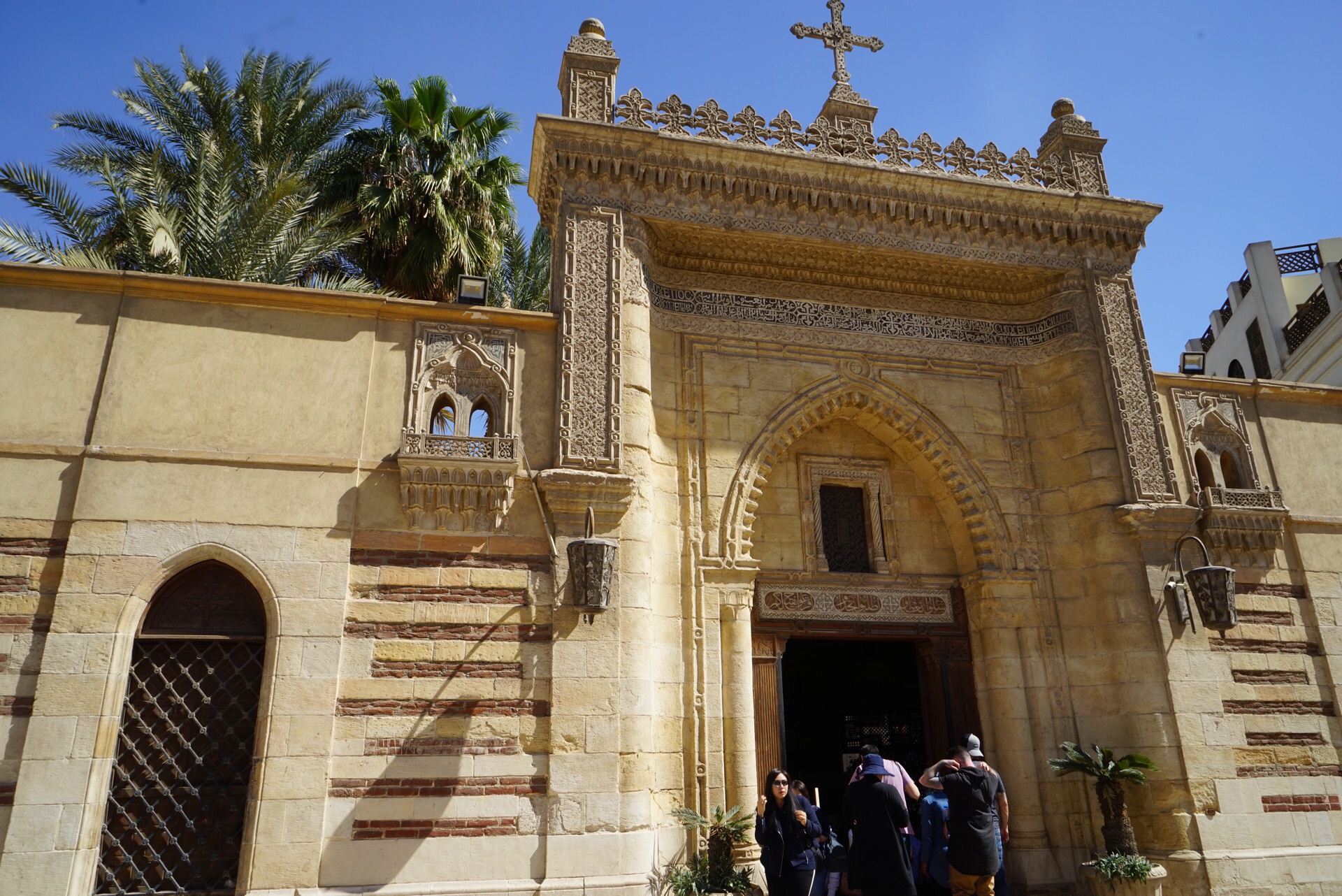 非洲 埃及 开罗 悬挂教堂《圣经》记载耶稣一家曾来此栖身避难