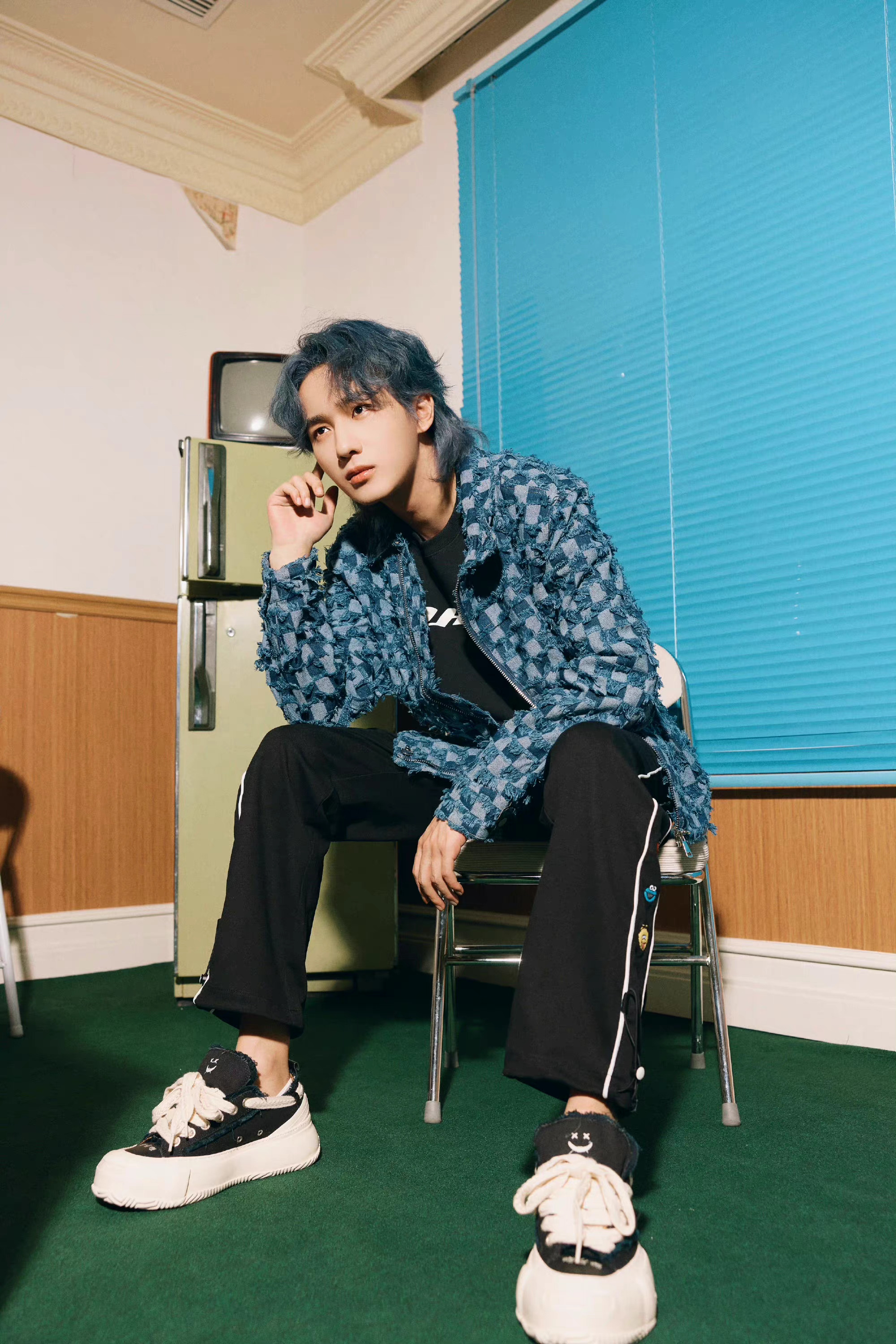 李宏毅的蓝发造型格外惊艳,展现了多重魅力,漫画走出的美少年_高清