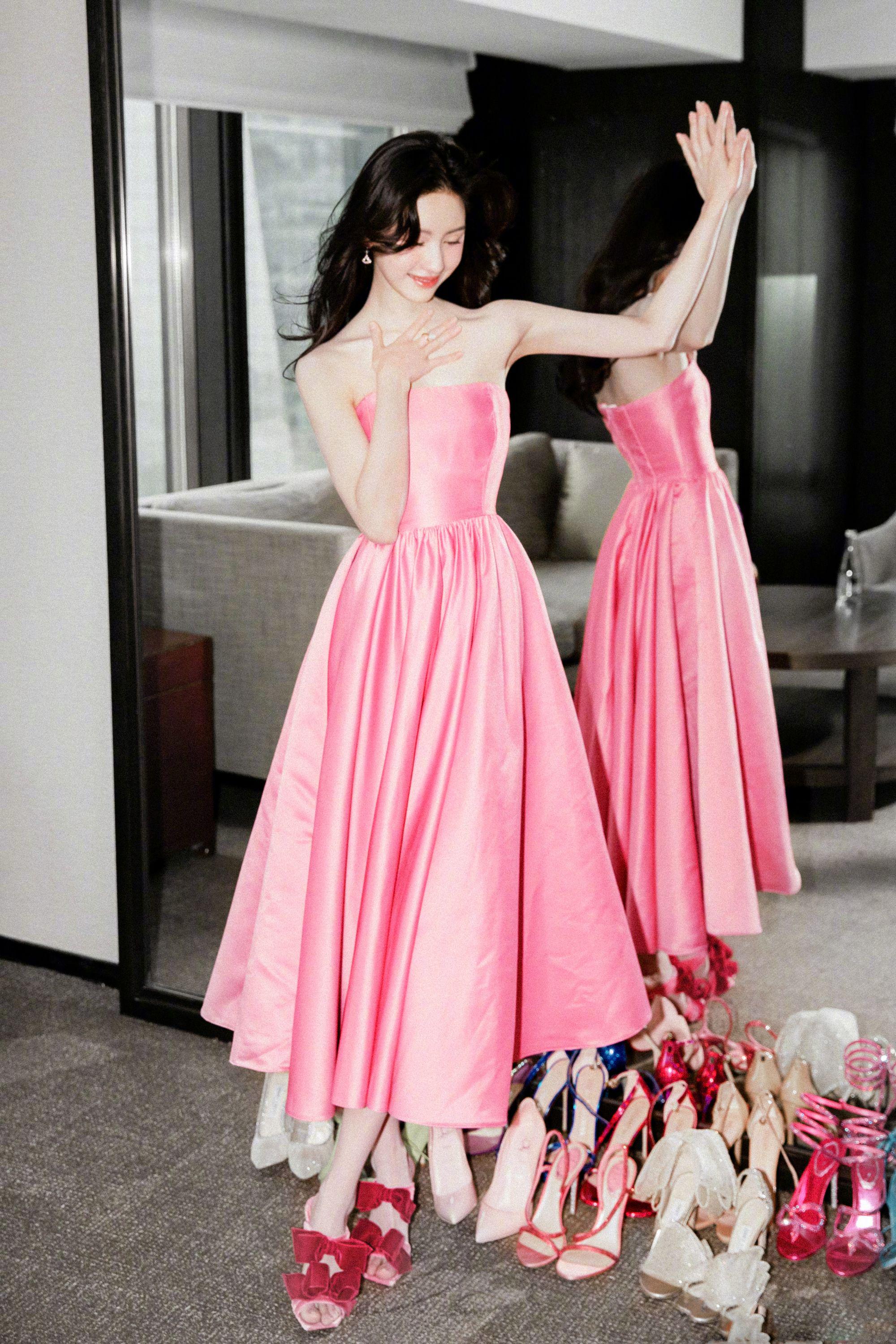 陈都灵粉色抹胸长裙好米啊有被侧颜和肩颈线鲨到