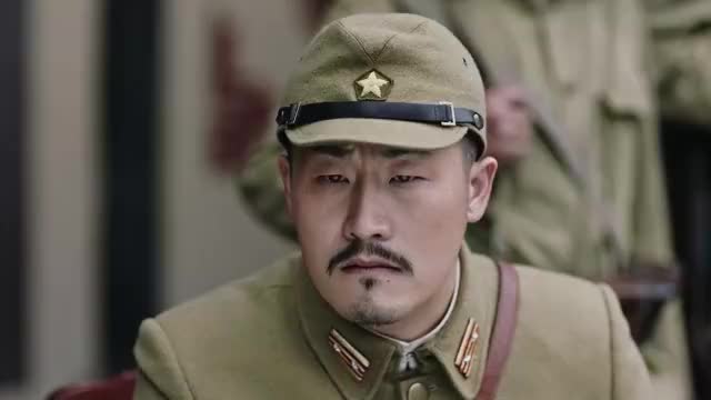 奋勇向前中佐大发雷霆男子却一脸不屑胆子是真大