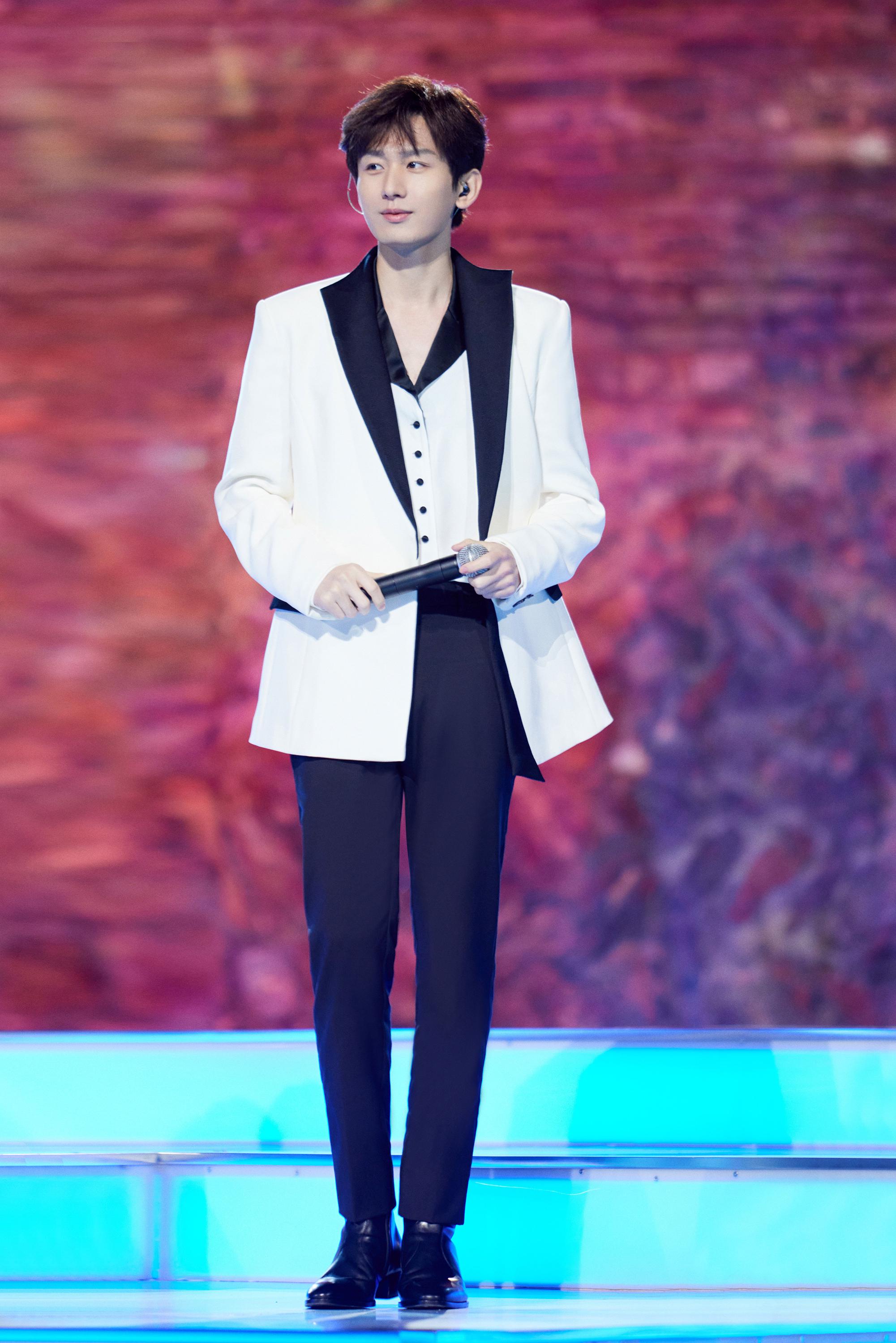 央视跨年收视率稳居第一，湖南卫视主持人阵容大变样，谢娜成歌手休闲区蓝鸢梦想 - Www.slyday.coM