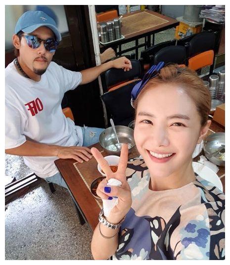 刘荷娜整容后像换头 放羊的星星的夏之星不见了 嫁入豪门育有两儿